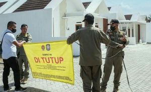 Tegas, Satpol PP DIY Menutup Perumahan yang Berdiri di Tanah Kas Desa