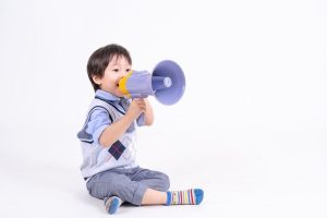 Wajarkah Anak Berbicara Sendiri? Cari Tahu Jawabanya Yuks!