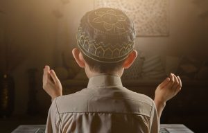 Inilah Niat dan Doa lengkap Sholat Tahajud, Pahalanya Besar Banget Ternyata