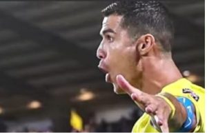 Ronaldo Kembali Frustasi, Teriak di depan Muka Wasit dan Dorong Fansnya sendiri