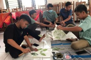 Mahasiswa UNS dorong pengurangan sampah plastik di masyarakat