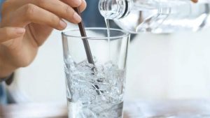 Benarkah Jika Sering Minum Air Dingin Bikin Gemuk?