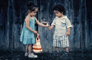 Siapa Bilang Memilihkan Teman untuk Anak Tidak Boleh, Ini Tips Carikan Anak Teman yang Positif