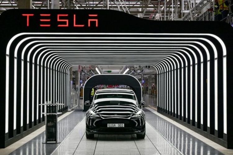 Tesla Naikkan Harga Mobil di Amerika