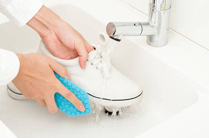Tips Merawat Sepatu Putih agar Tetap Bersih dan Nyaman Dipakai