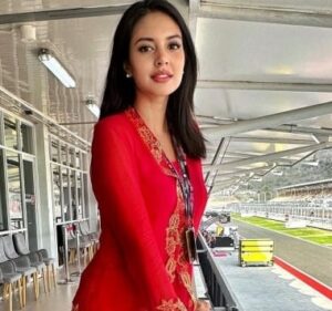 Aurelie Moeremans, Pesona Kebaya Merah di Mandalika yang Mencuri Perhatian