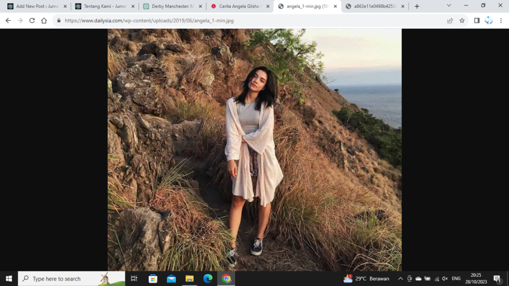 Cerita Inspiratif: Kisah Angela Gilsha Menangis saat Daki Gunung Rinjani