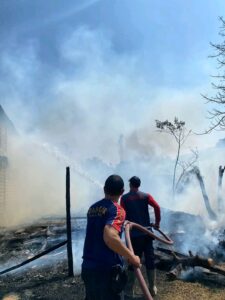 Belum Diketahui Penyebabnya, Sebuah Rumah Terbakar Kerugian Ditaksir Rp 100 Juta.