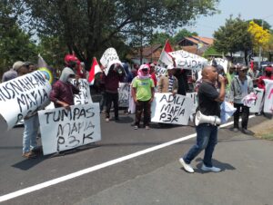 Tak Terima Rekrutmen Hanya Dua Formasi PPPK, Ormas Mantra Gruduk BKPP Pati.