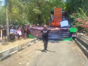 Usut Tuntas Oknum Perhutani Sebagai Penghalang Perhutanan Sosial.