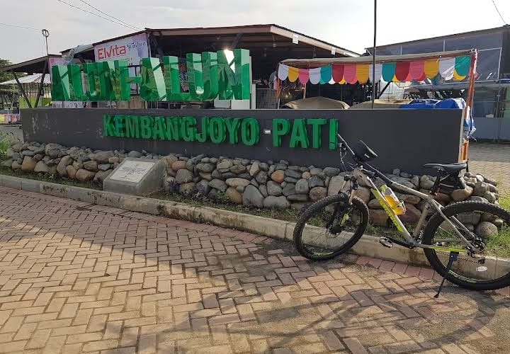 Merasa Tak Diperhatikan, Para PKL Alun-Alun Kembangjoyo Mau Kembali ke Simpang Lima