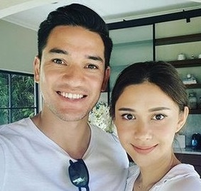 Nana Mirdad dan Andrew White, Pasangan yang Tetap Romantis