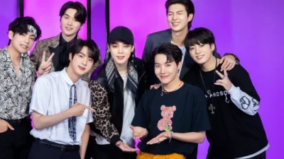BTS, grup musik global asal Korea Selatan, telah meraih kesuksesan luar biasa dalam industri musik. Namun, di balik kemegahan dan kejayaan mereka (Sumber foto : Fimela)