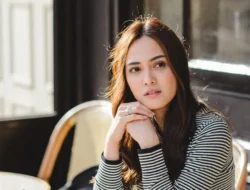 Shandy Aulia Pamer Gaya Seksi dengan Dress Ruffle di Pesta Ulang Tahun