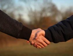 8 Cara Meminta Maaf dengan Tulus saat Berbuat Salah