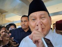Prabowo Menyikapi Penilaian Ganjar Pranowo Terhadap Penegakan Hukum di Era Jokowi dengan Kedipan Mata dan Tawa