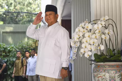 Bakal calon presiden dari Koalisi Indonesia Maju (KIM), Prabowo Subianto, menyampaikan optimisme bahwa program makan siang gratis untuk anak sekolah (Sumber foto: Jakarta Globe)