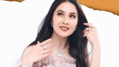 Sandra Dewi Tampil Memukau dalam Balutan Dress Pink ala Princess Disney
