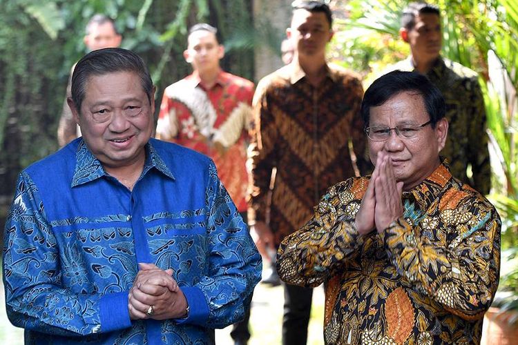 Pada acara Konsolidasi Pemenangan Calon Presiden Prabowo Subianto bersama Partai Demokrat di Madiun, Jawa Timur, pada Senin (20/11), Prabowo (Sumber foto: Kompas)