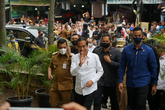 Sebuah perjalanan politik yang menarik terjadi dalam sejarah politik Indonesia menjelang Pemilihan Presiden 2024. Seiring berjalannya waktu (Sumber foto: Riau Pos)
