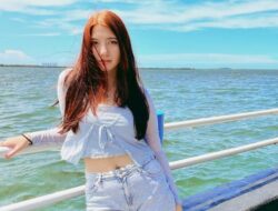 Cassandra Lee Pamer Gaya Seksi dan Modis dalam Foto Terbaru