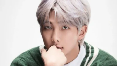 Kim Namjoon, atau yang dikenal sebagai RM, leader boyband BTS, baru-baru ini terkejut saat mengetahui bahwa harga bungeoppang, camilan favoritnya, (Sumber foto: Viva)