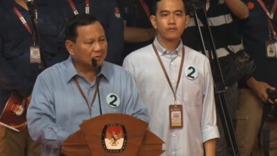 Dalam acara pengundian nomor urut pasangan calon presiden dan wakil presiden Pemilu 2024 di Kantor KPU RI, Jakarta Pusat, Selasa (14/11/2023), (Sumber foto : Kompas)