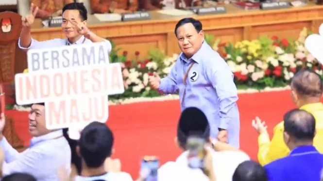 Setelah pengundian nomor urut Pilpres 2024 di Kantor KPU RI pada Selasa (14/11/2023), pasangan calon presiden dan wakil presiden nomor urut 2, Prabowo (Sumber foto' Viva)