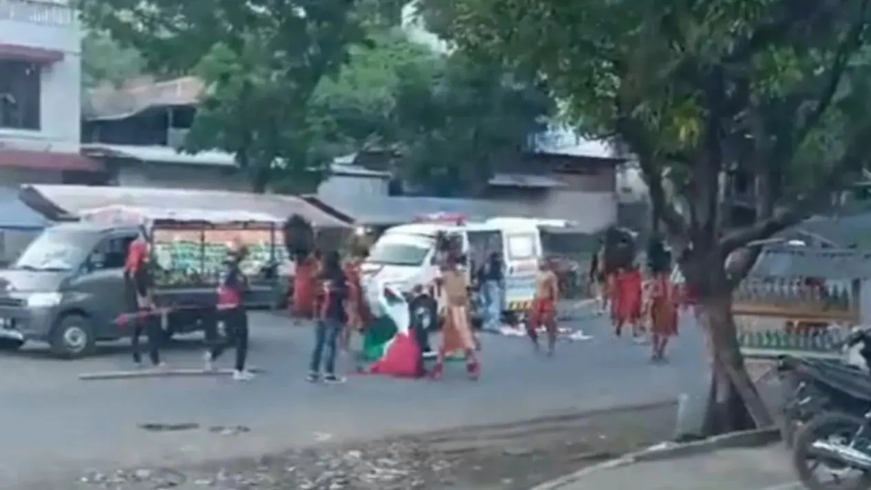Bentrokan Terjadi di Kota Bitung Antara Massa Pro Israil (sumber foto : inilah.com)