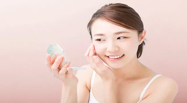 Korea dikenal dengan standar kecantikannya yang tinggi, dan salah satu kunci kecantikan wanita Korea adalah perawatan kulit yang cermat (Sumber foto : Haloodoc)