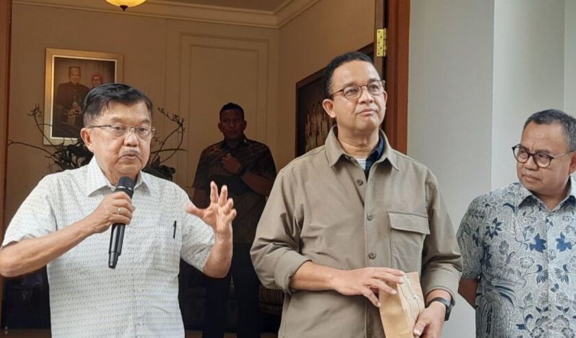 Anies Baswedan dan Sudirman Said tidak hanya memiliki hubungan politik yang erat saat ini, tetapi juga telah bersama-sama melalui berbagai peristiwa (Sumber foto: Suara Surabaya)