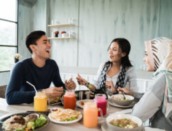 Cara Mengatasi Kebiasaan Malas Makan di Rumah dan Senang Makan di Luar