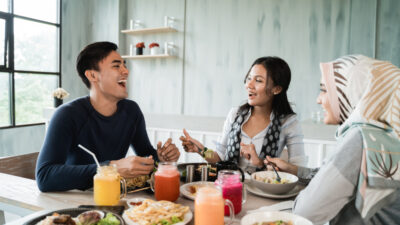 Cara Mengatasi Kebiasaan Malas Makan di Rumah dan Senang Makan di Luar