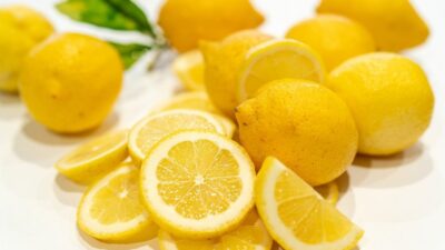 Lemon, dengan rasa segar dan kandungan nutrisinya yang kompleka dapat menjadi patner yang baik dalam program diet. Ada sejumlah kandungan (Sumber foto: KataData)