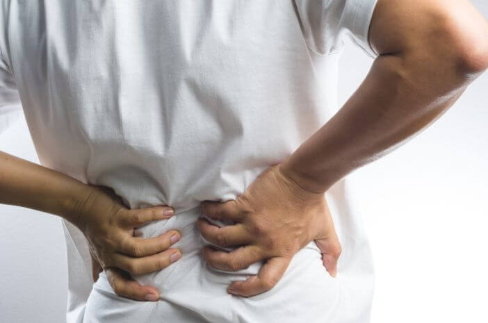 Batu ginjal adalah kondisi medis yang bisa menyebabkan rasa sakit yang hebat dan, jika tidak diatasi, dapat menyebabkan kerusakan serius pada saluran (Sumber Foto: Halodoc)