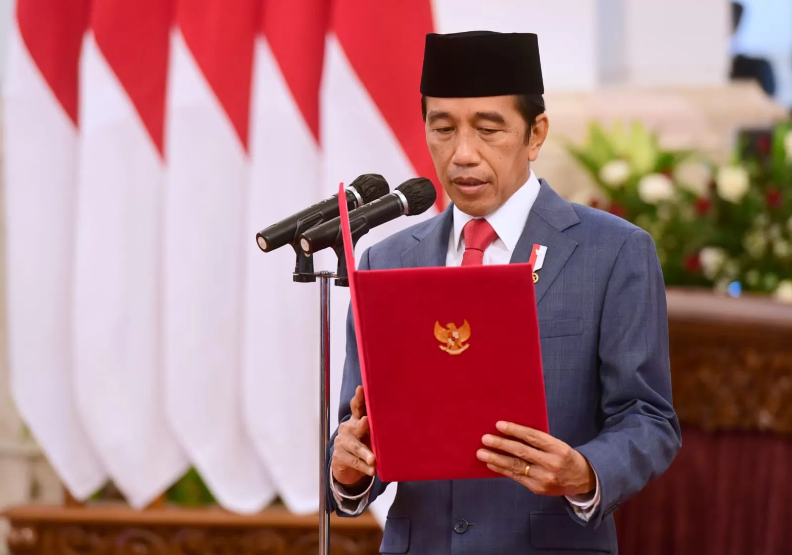 Presiden Joko Widodo (Jokowi) memberikan kepastian bahwa sosok Kepala Staf Angkatan Darat (KSAD) yang baru akan segera diumumkan. Penggantian (Sumber foto: JawaPos)