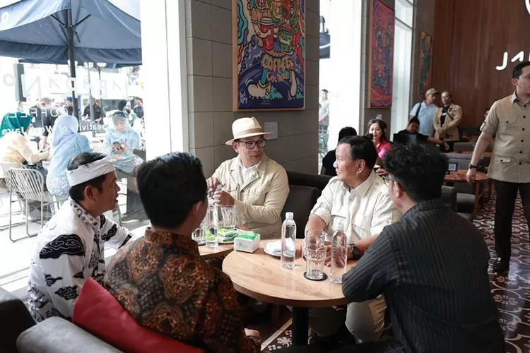 Potret Prabowo Ngopi Bersama Ridwan Kamil dan Dedi Mulyadi (sumber foto : zonajakarta)