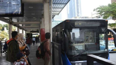 Diduga Hendak Onani didalam Bus Pria Ini diamankan Petugas TransJakarta