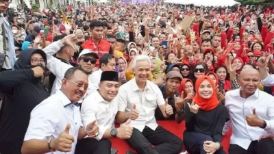 Bakal calon presiden (Bacapres) dalam Pilpres 2024, Ganjar Pranowo, mendapat sambutan meriah dari warga empat desa di wilayah Beji Mulyo, Kecamatan (Sumber foto: Metro Jambi)