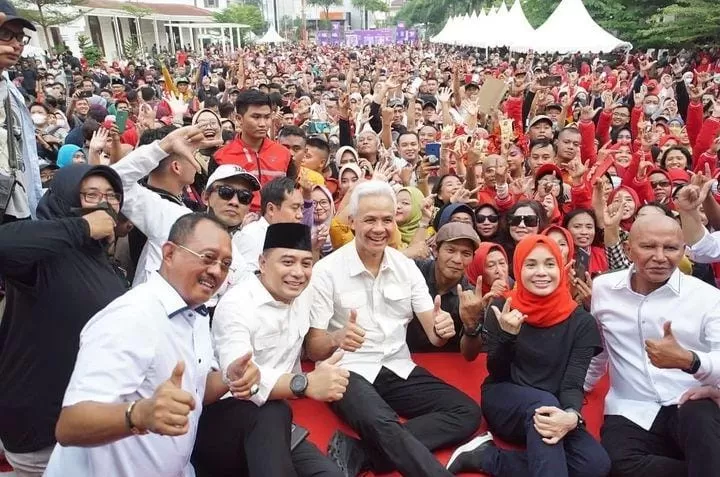 Bakal calon presiden (Bacapres) dalam Pilpres 2024, Ganjar Pranowo, mendapat sambutan meriah dari warga empat desa di wilayah Beji Mulyo, Kecamatan (Sumber foto: Metro Jambi)