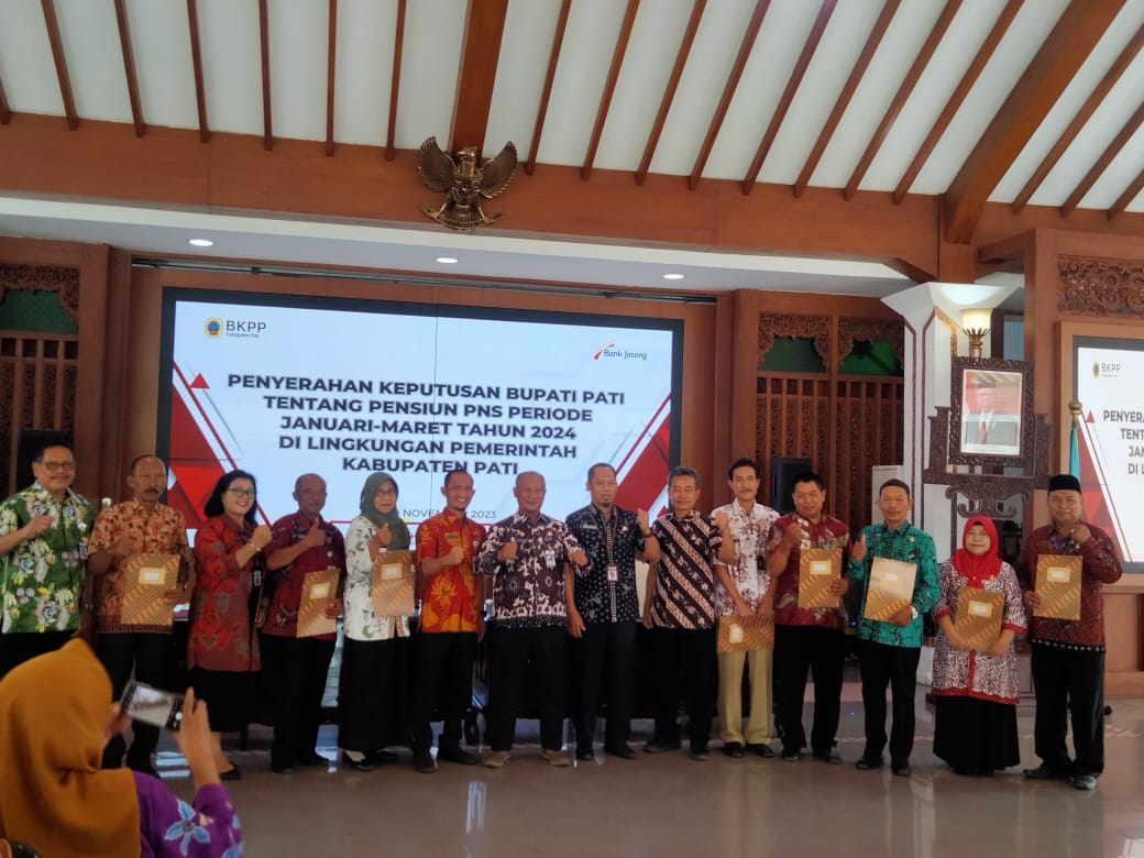 Pemerintah Kabupaten (Pemkab) Pati melalui Badan Kepegawaian Pendidikan dan Pelatihan (BKPP) telah membagikan Surat Keputusan (SK) (Jurnalindo.com)