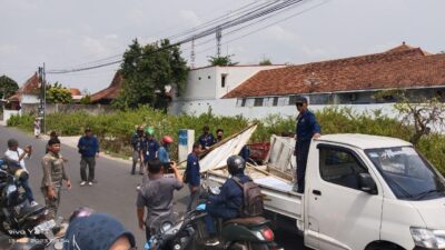 Belum Waktunya Kampanye, Sejumlah Alat Peraga Ditertibkan Panwaslucam Pati.