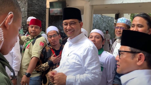 Sekretaris Jenderal PDI Perjuangan, Hasto Kristiyanto, mengumumkan bahwa partainya telah memulai komunikasi dengan kubu Anies Baswedan (Sumber foto: DEtik)