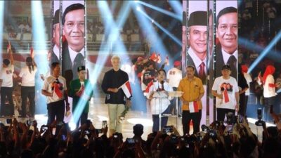 Sejumlah elemen relawan dari kelompok Kawan Ganjar-Mahfud '98, yang mendukung pasangan calon presiden dan calon wakil presiden Ganjar Pranowo (Sumber foto: Tribunews)