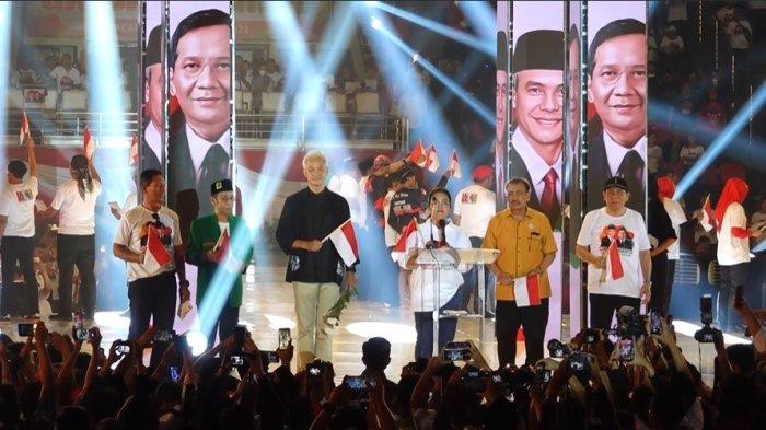 Sejumlah elemen relawan dari kelompok Kawan Ganjar-Mahfud '98, yang mendukung pasangan calon presiden dan calon wakil presiden Ganjar Pranowo (Sumber foto: Tribunews)