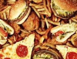 Dampak Negatif Terlalu Banyak Mengonsumsi Makanan Cepat Saji pada Kesehatan Tubuh