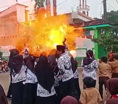 Kronologi Balon Meledak saat Perayaan Hari Guru (sumber foto : merdeka)