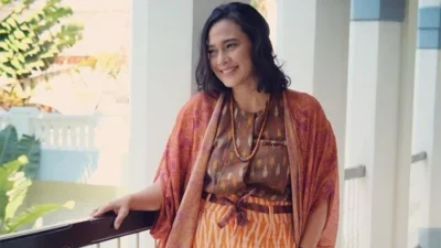 Aktris Sha Ine Febriyanti telah menunjukkan penampilan yang luar biasa dalam perannya sebagai Ibu Prani dalam film "Budi Pekerti". Meski begitu, dia (Sumber foto : Parboaboa)