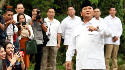 Prabowo Subianto Blusukan ke Kampung Sawah: Antusiasme Warga, Harapan, dan Air Mata Haru