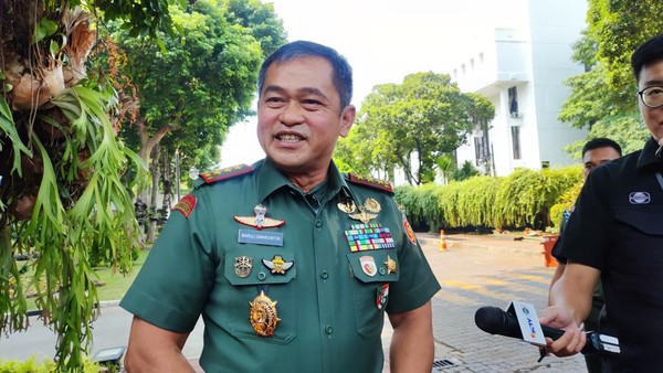 Presiden Joko Widodo telah mengumumkan pengangkatan Letjen TNI Maruli Simanjuntak sebagai Kepala Staf Angkatan Darat (KSAD), menggantika (Sumber foto: Detik.com)